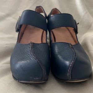 John Fluevog Navy Blue Big Buckle Mary Jane Heels 8.5